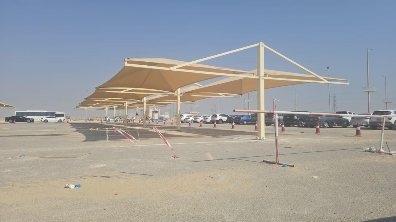 هيكل فولاذي بمظلة شد